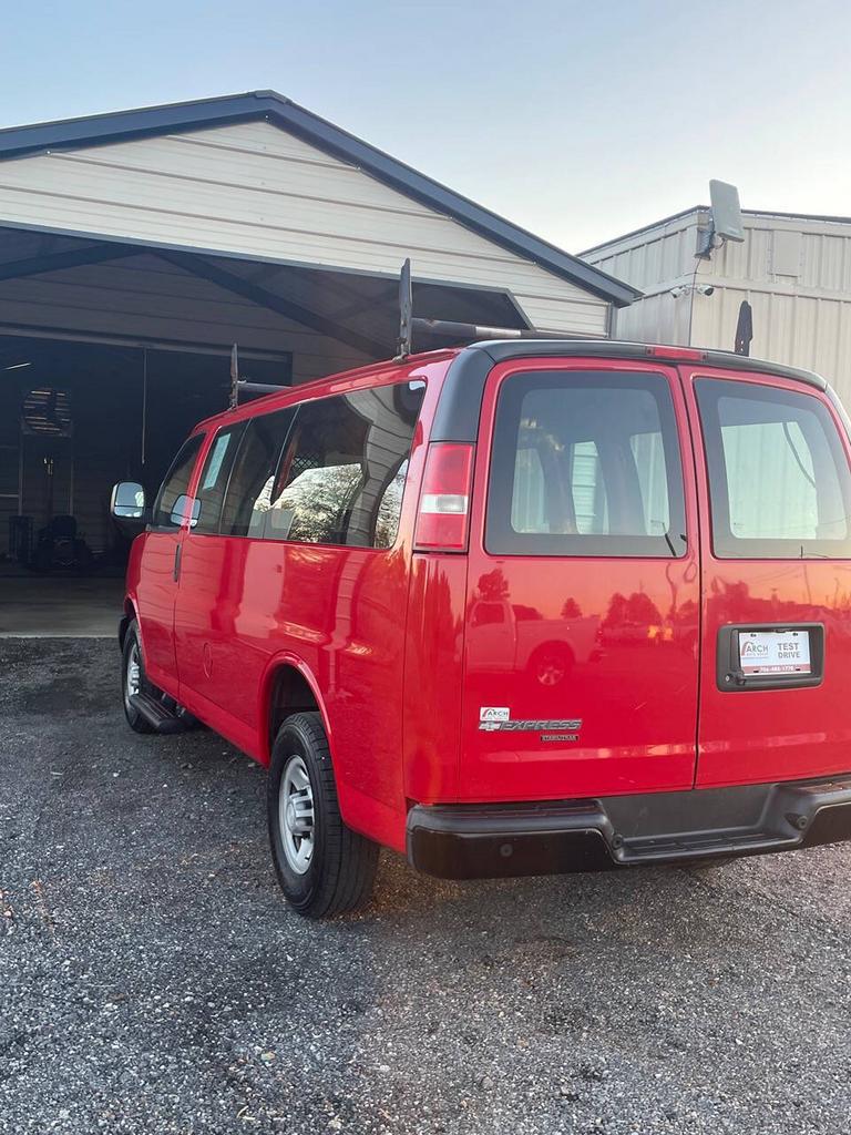 2015 Chevrolet Express - $14,995