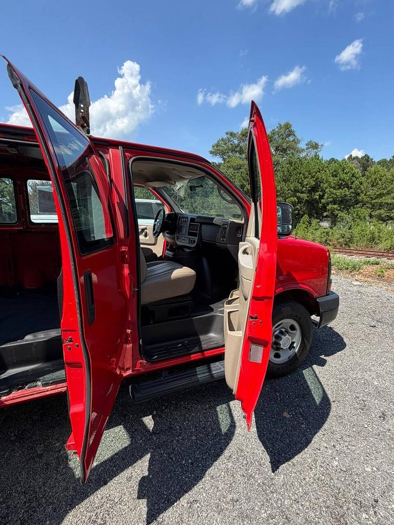 2015 Chevrolet Express - $14,995