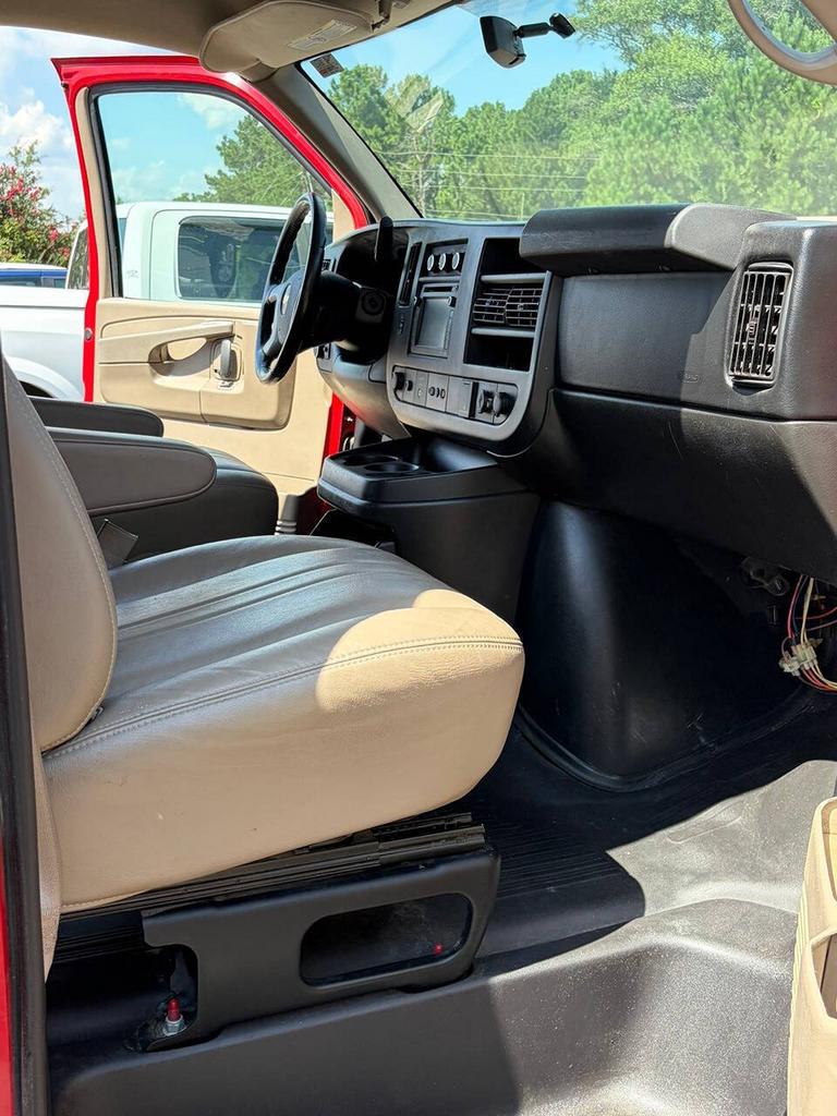 2015 Chevrolet Express - $14,995
