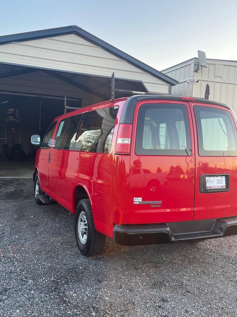 2015 Chevrolet Express - $14,995