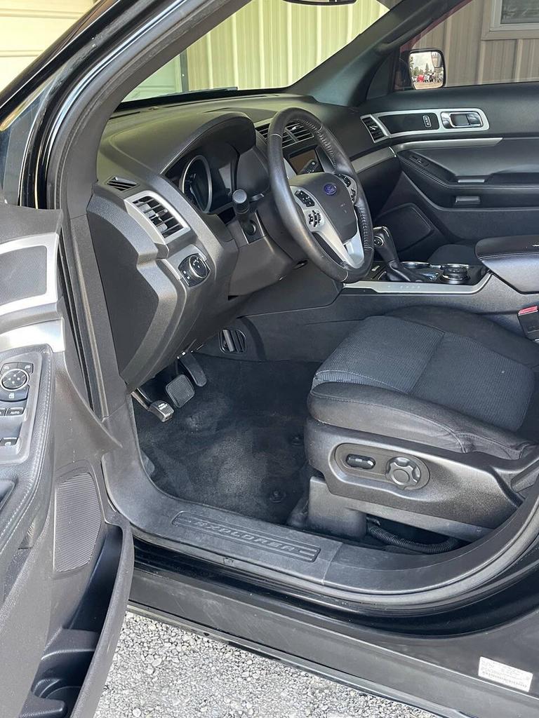 2015 Ford Explorer - $11,995