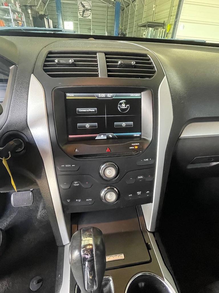 2015 Ford Explorer - $11,995