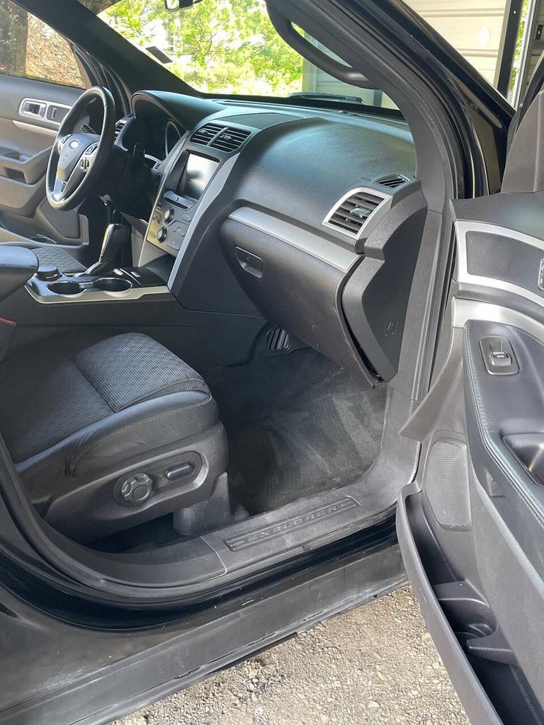 2015 Ford Explorer - $11,995