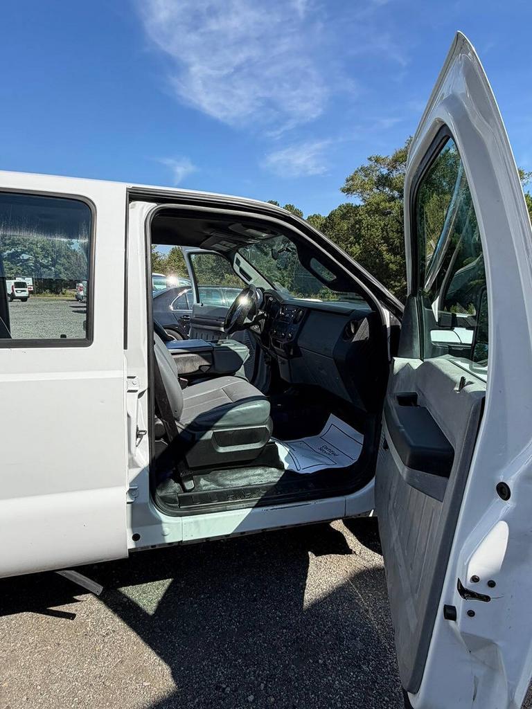 2015 Ford F-250 - $21,900