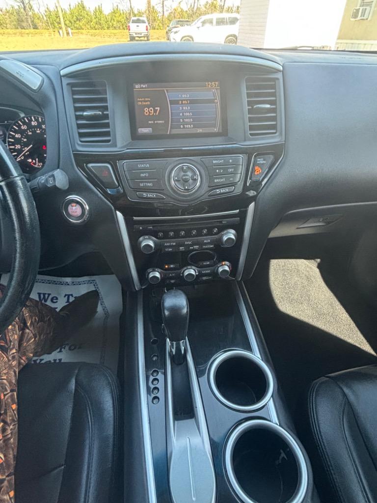 2015 Nissan Pathfinder SV photo