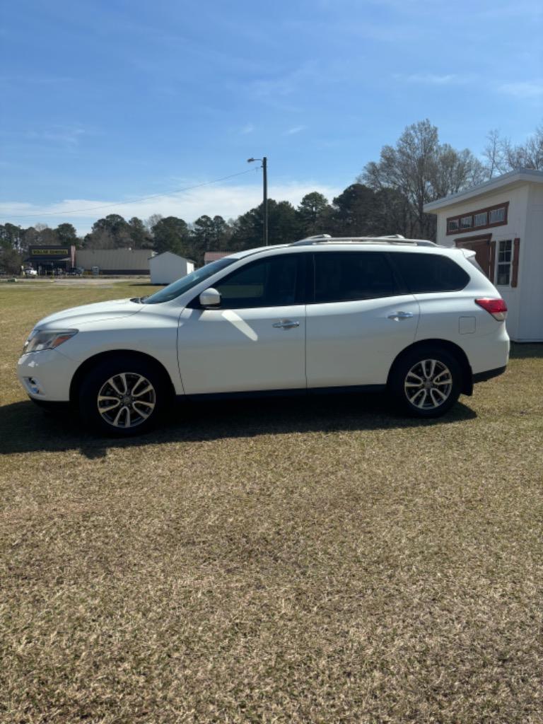 2015 Nissan Pathfinder SV photo