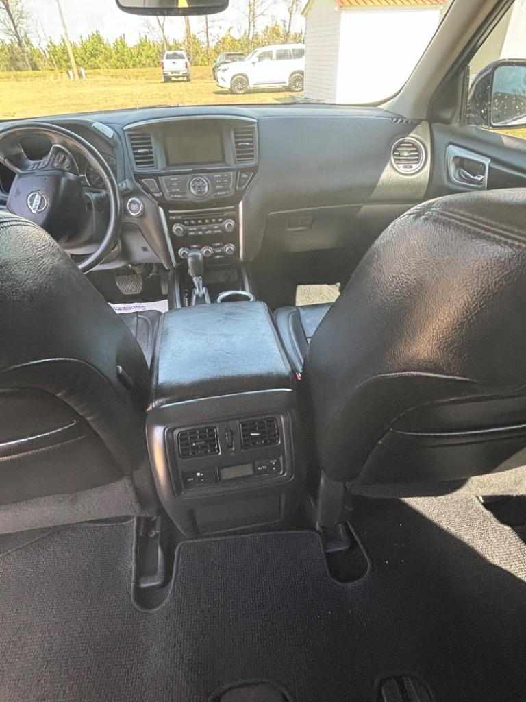 2015 Nissan Pathfinder SV photo