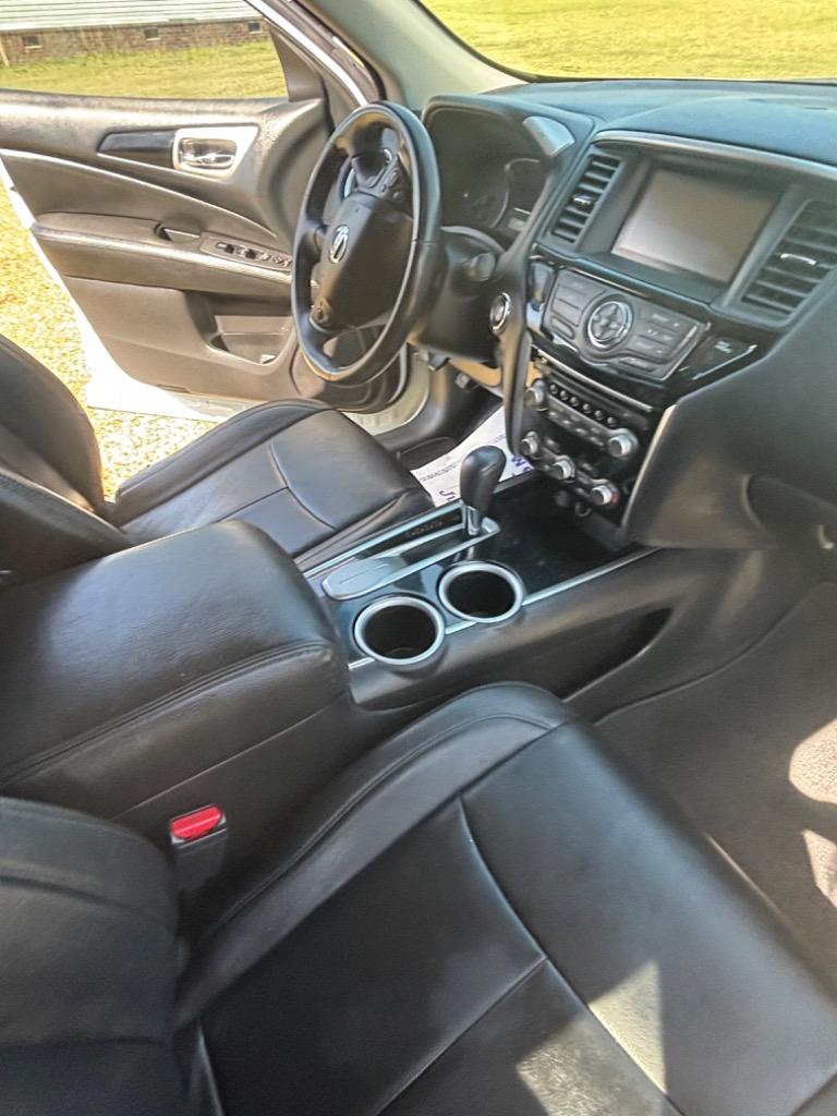 2015 Nissan Pathfinder SV photo