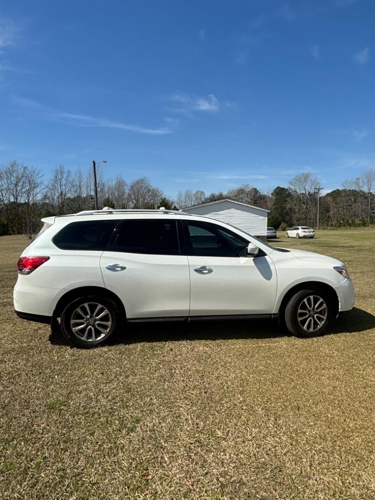 2015 Nissan Pathfinder SV photo