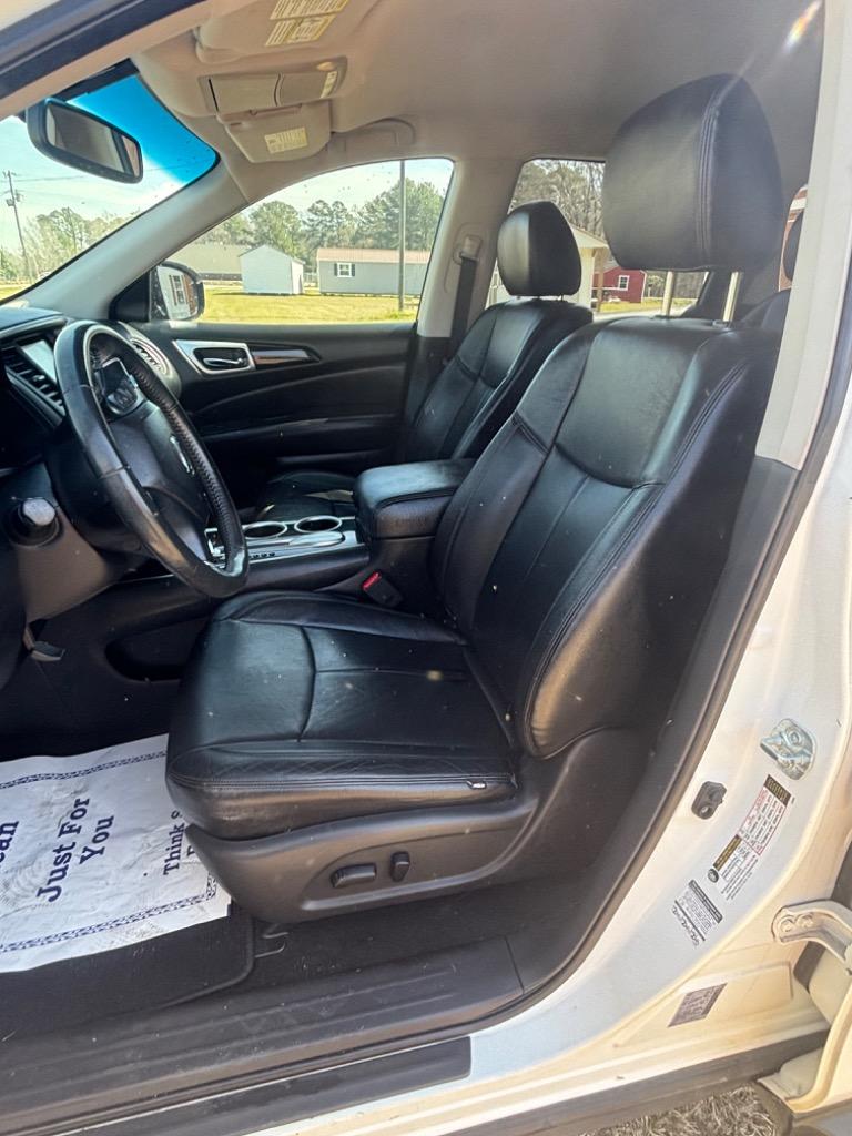2015 Nissan Pathfinder SV photo
