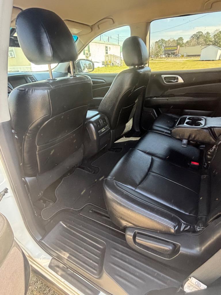 2015 Nissan Pathfinder SV photo