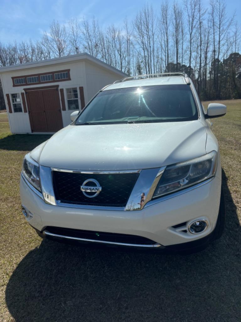 2015 Nissan Pathfinder SV photo