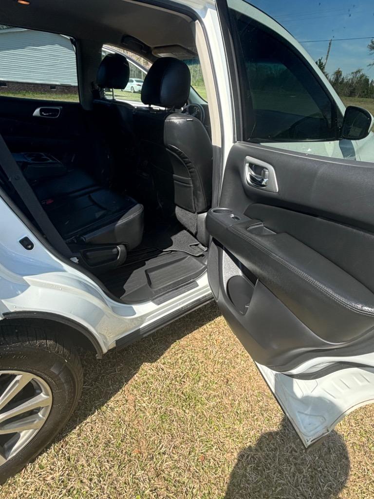 2015 Nissan Pathfinder SV photo