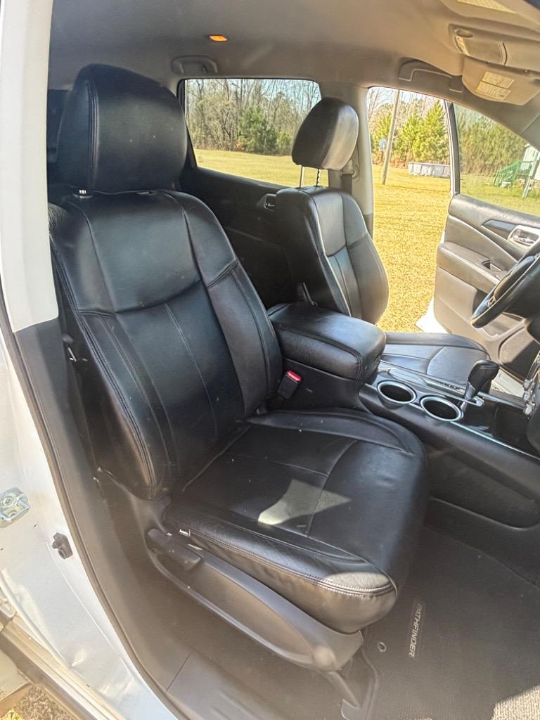 2015 Nissan Pathfinder SV photo