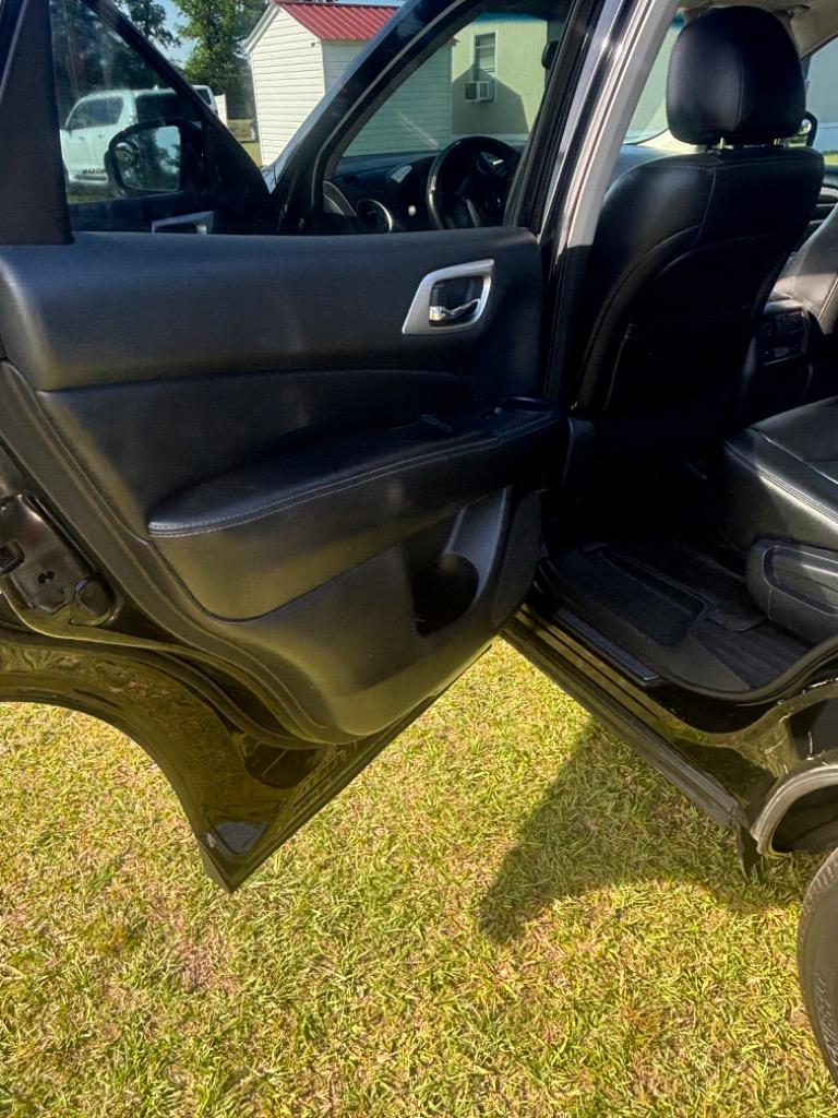 2014 Nissan Pathfinder S photo