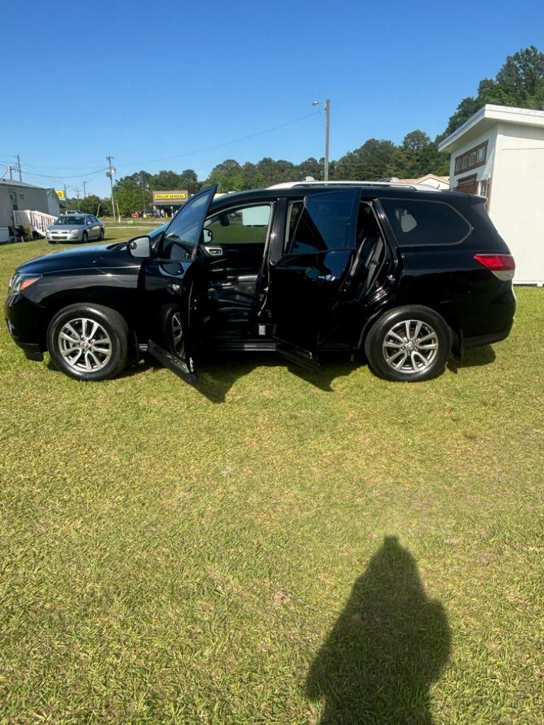 2014 Nissan Pathfinder S photo