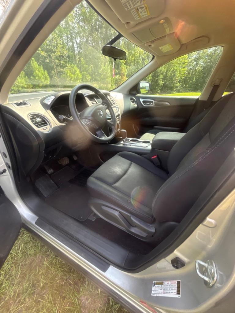 2017 Nissan Pathfinder - $5,445