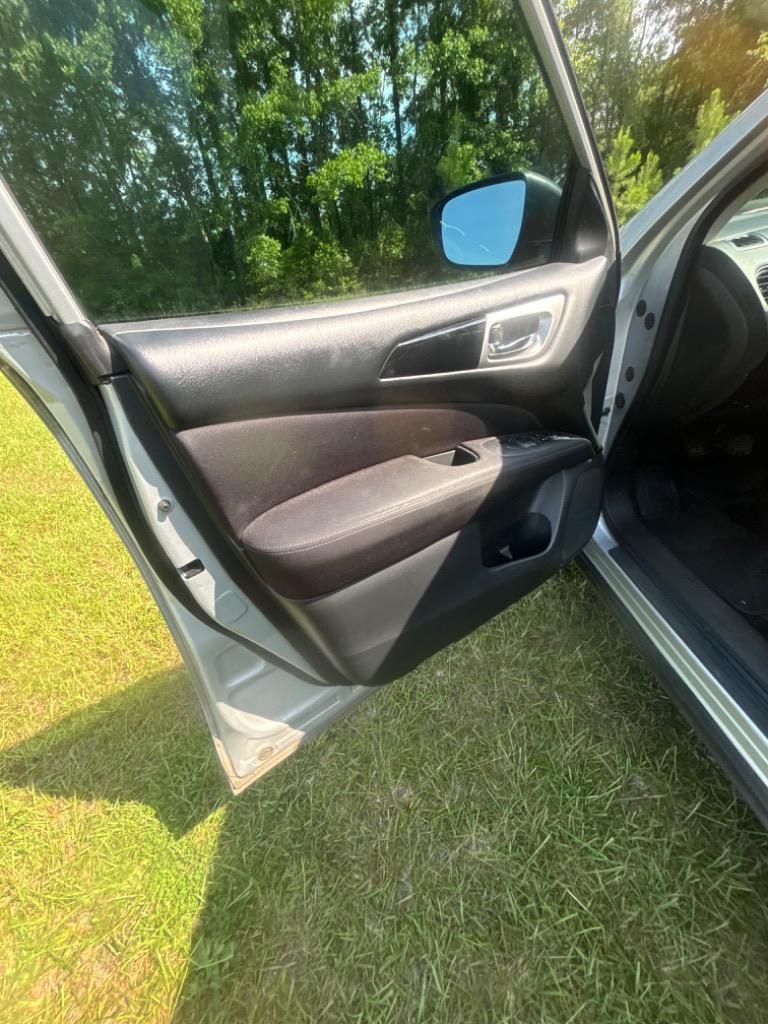 2017 Nissan Pathfinder - $5,445