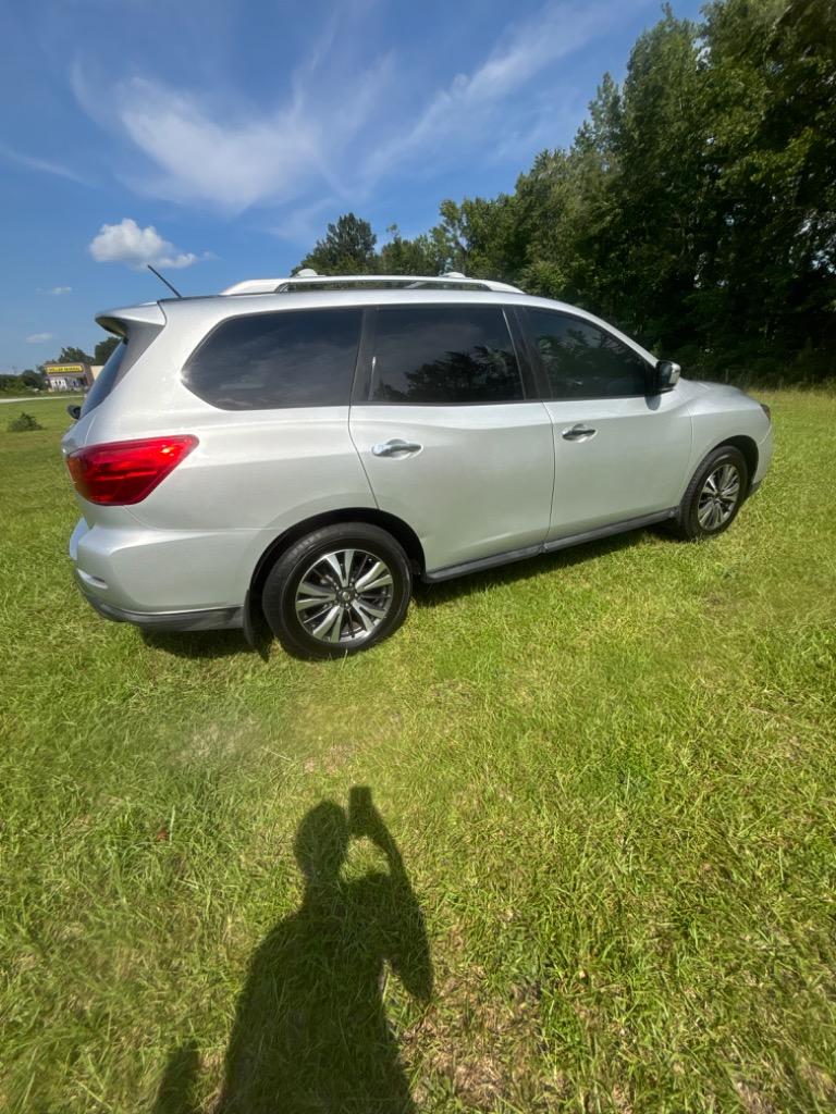 2017 Nissan Pathfinder - $5,445