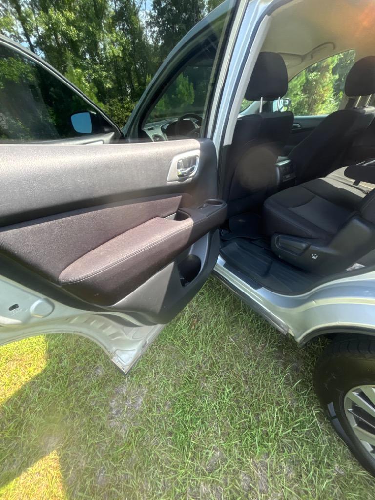 2017 Nissan Pathfinder - $5,445