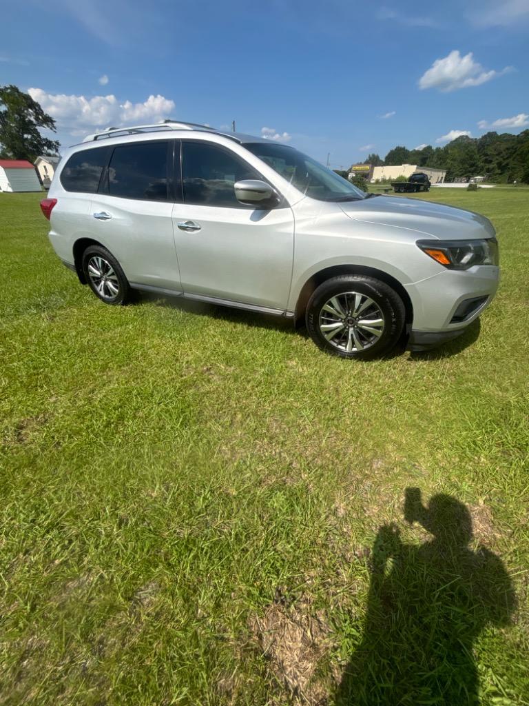 2017 Nissan Pathfinder - $5,445