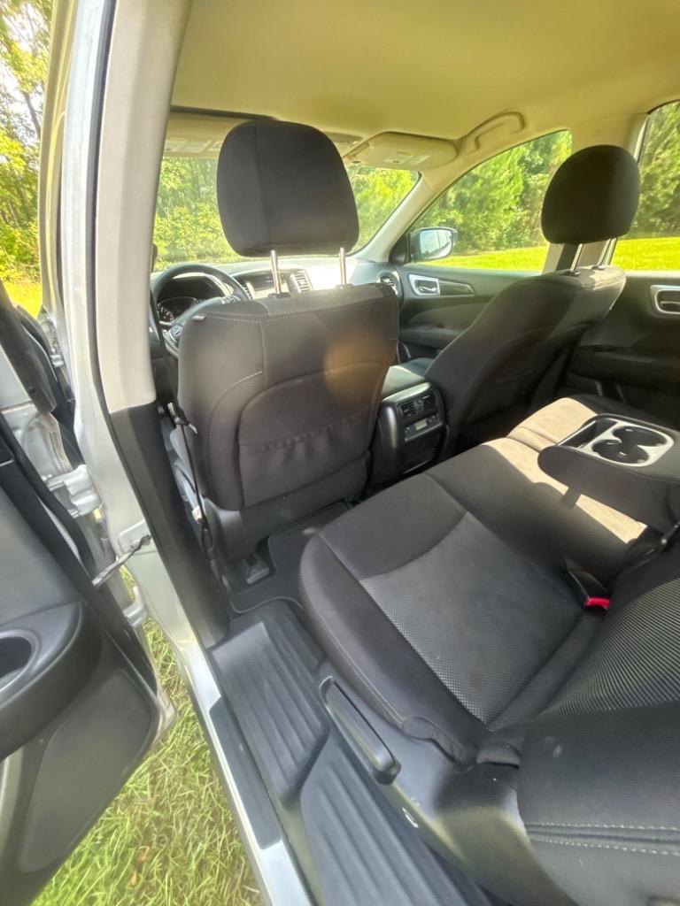 2017 Nissan Pathfinder - $5,445
