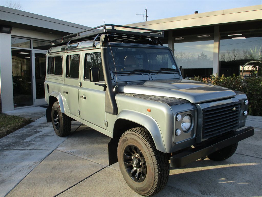 The 1995 Land Rover Defender 110  photos