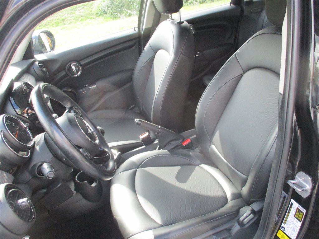 2016 MINI Cooper photo