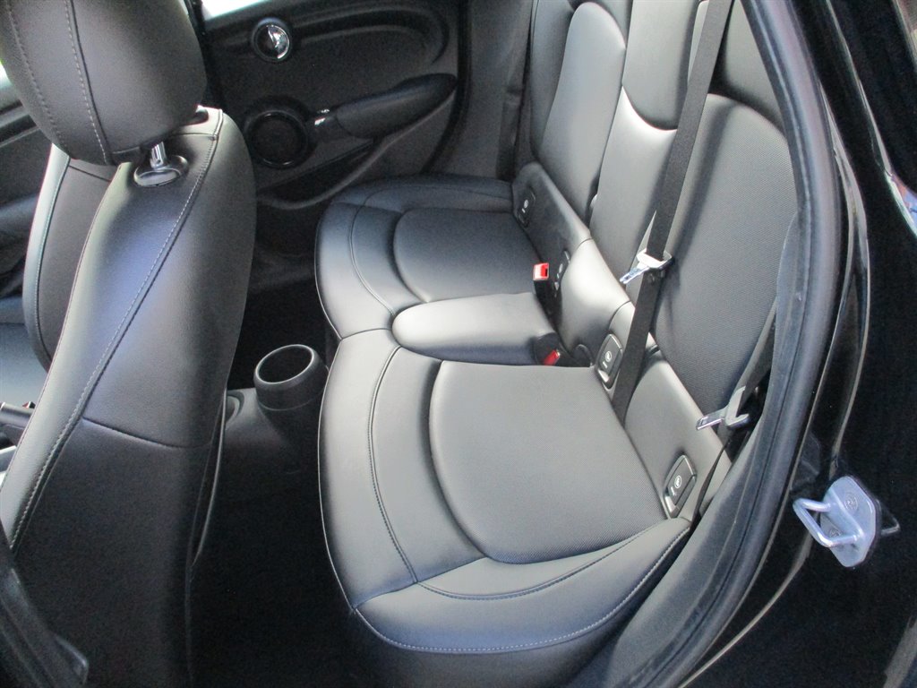 2016 MINI Cooper photo