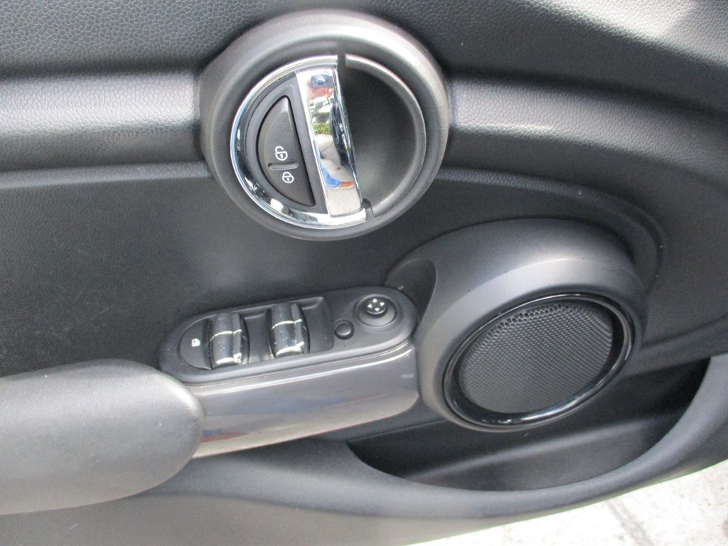 2016 MINI Cooper photo