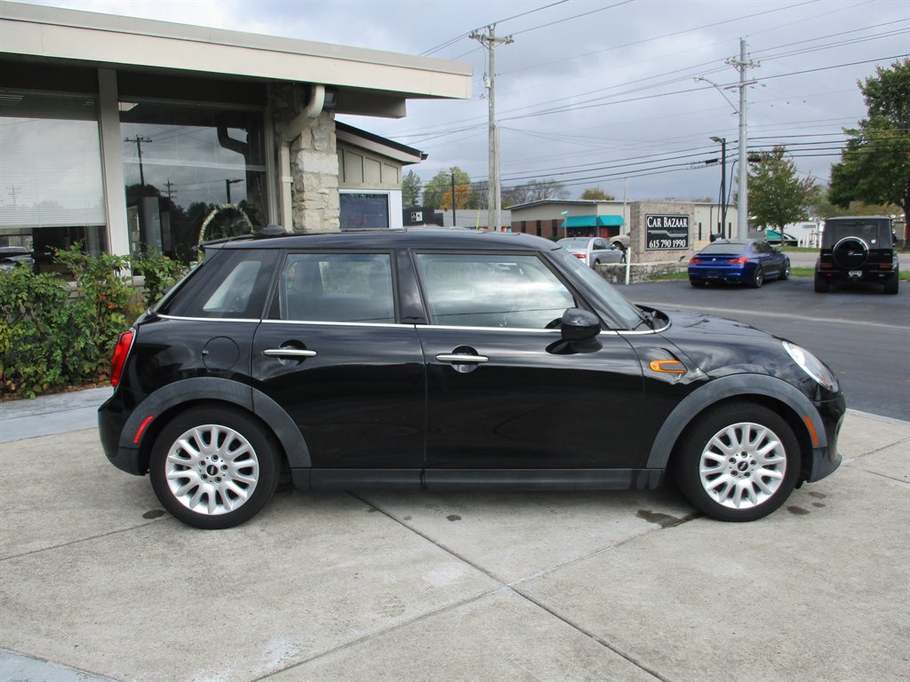 2016 MINI Cooper photo