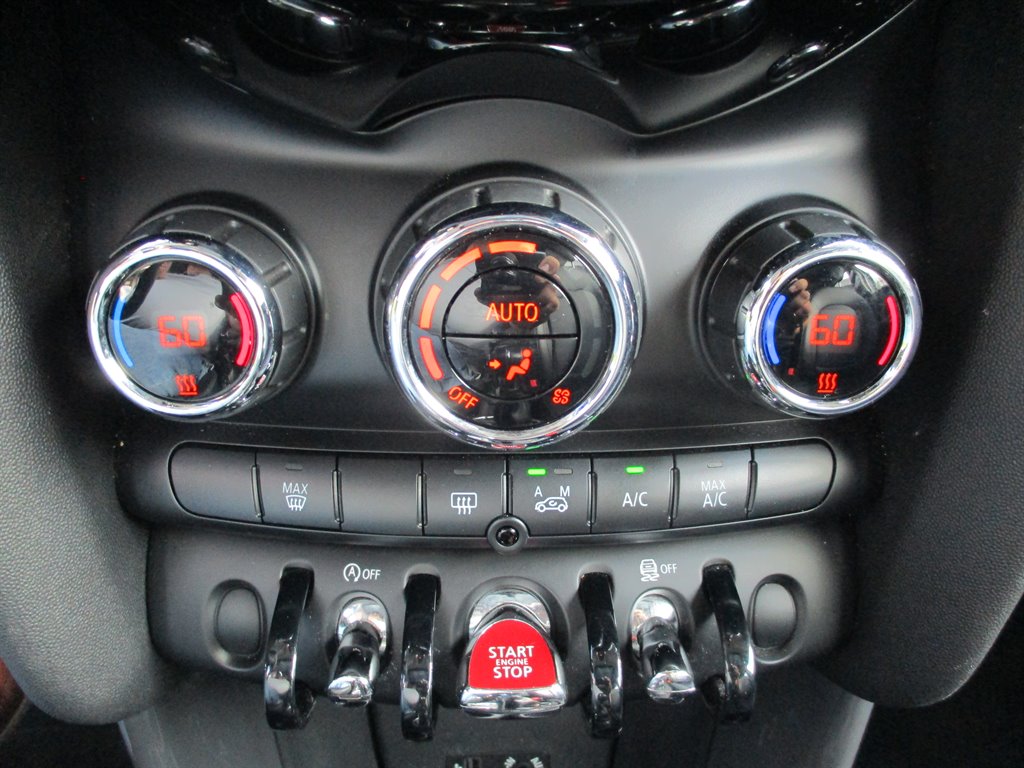 2016 MINI Cooper photo