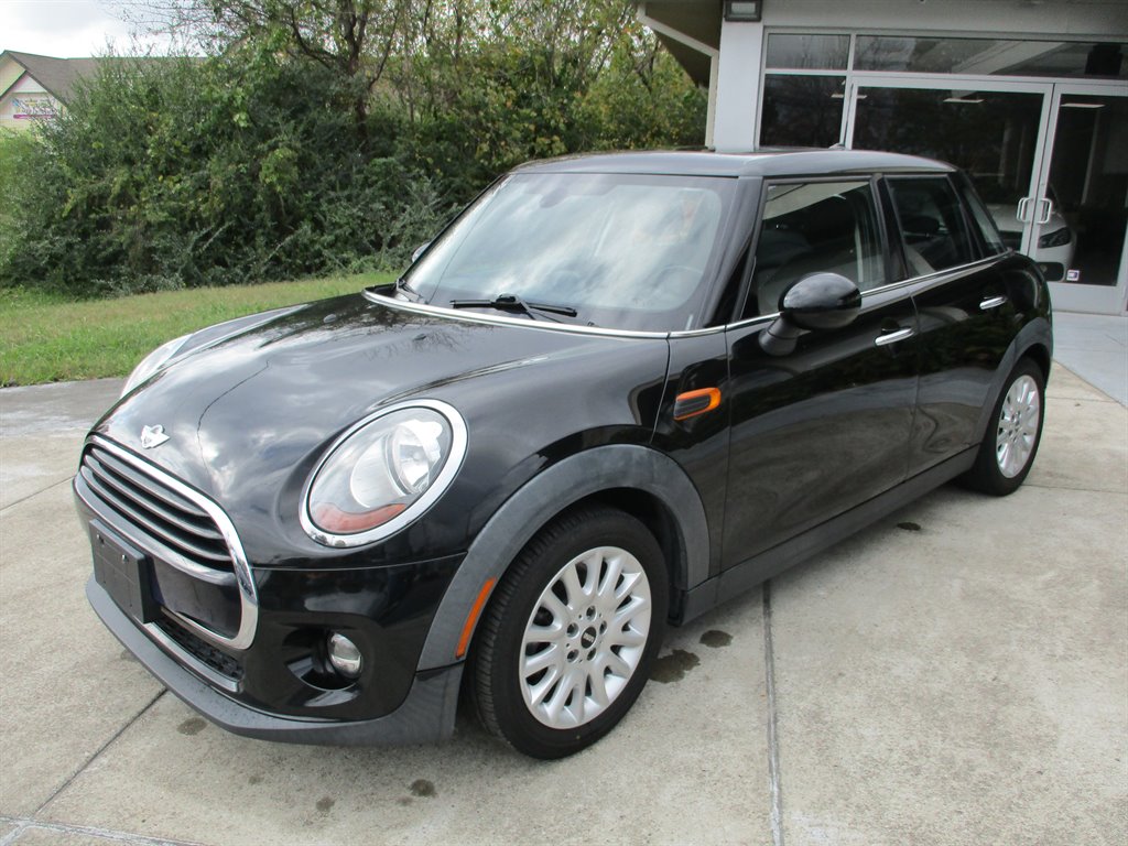 2016 MINI Cooper photo