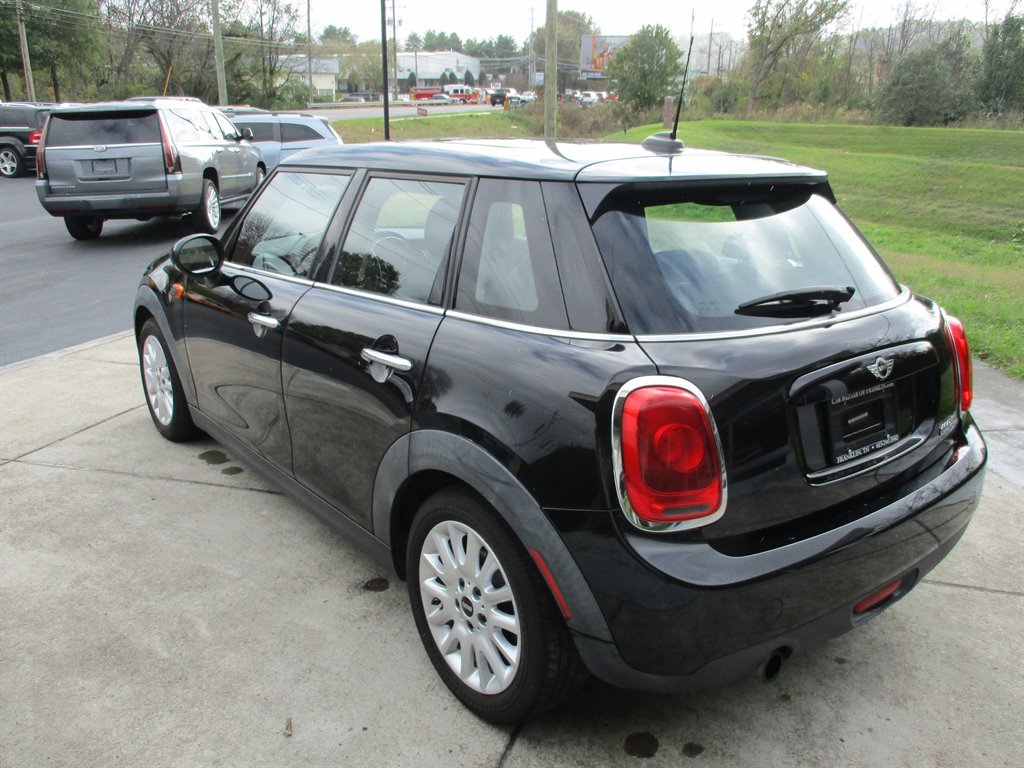 2016 MINI Cooper photo