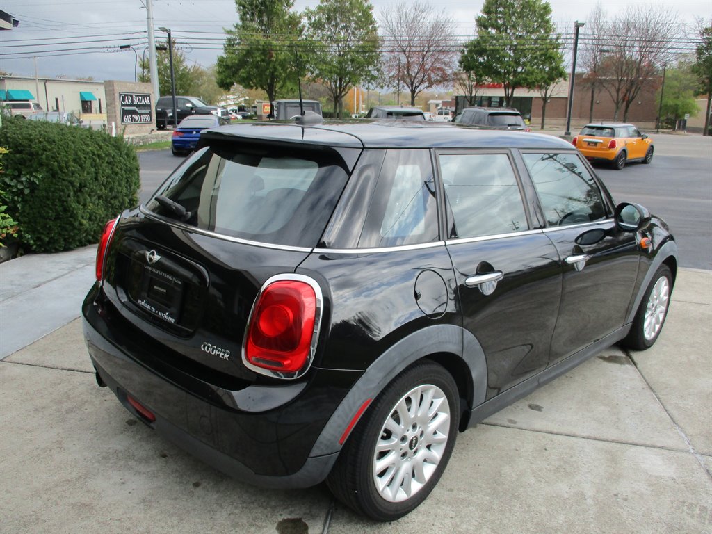 2016 MINI Cooper photo