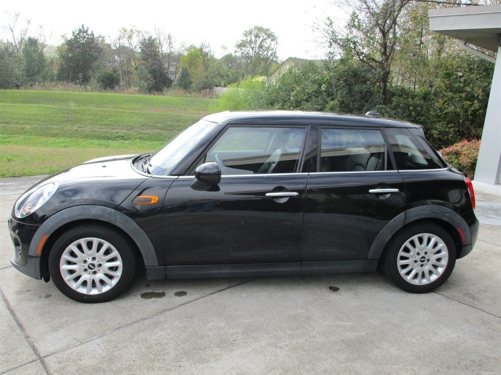 2016 MINI Cooper photo