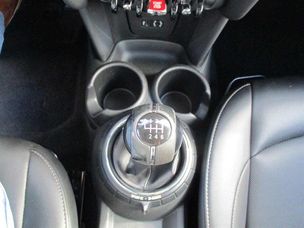2016 MINI Cooper photo