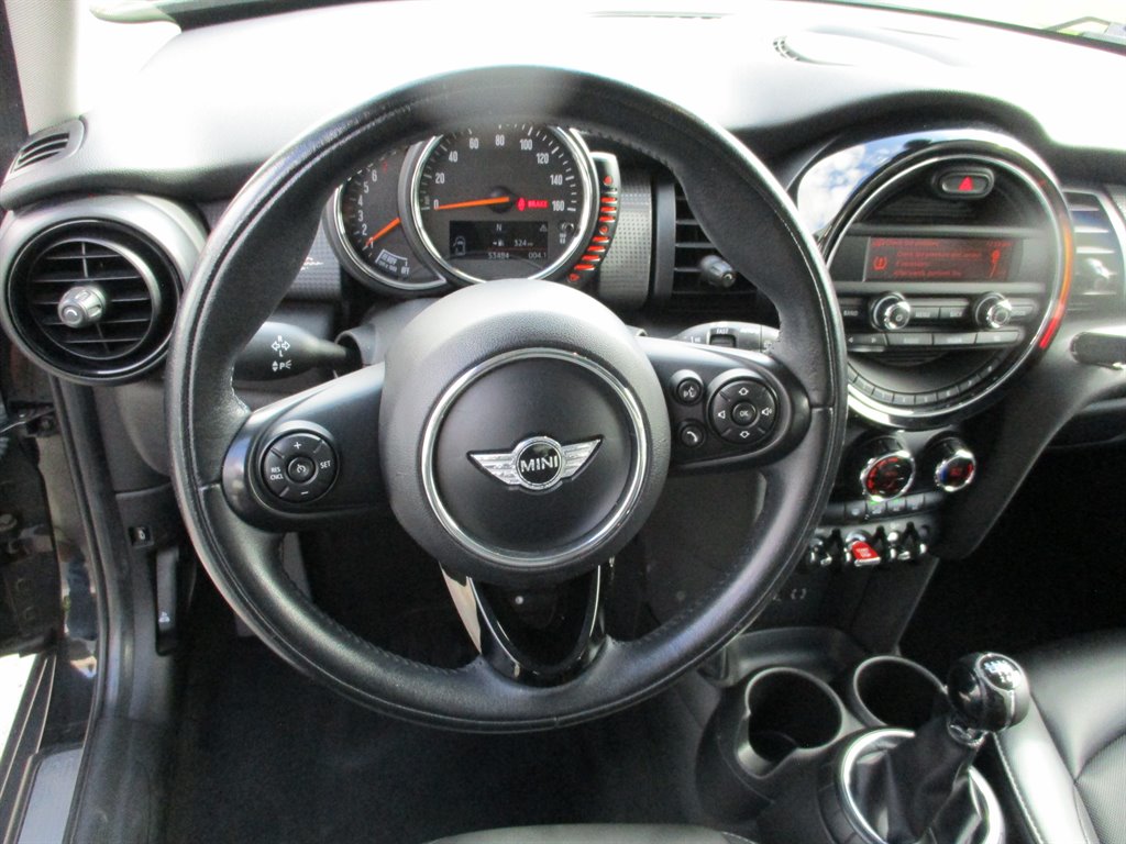 2016 MINI Cooper photo