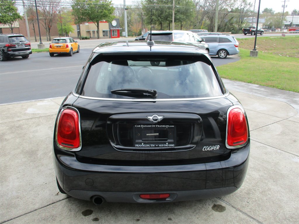 2016 MINI Cooper photo