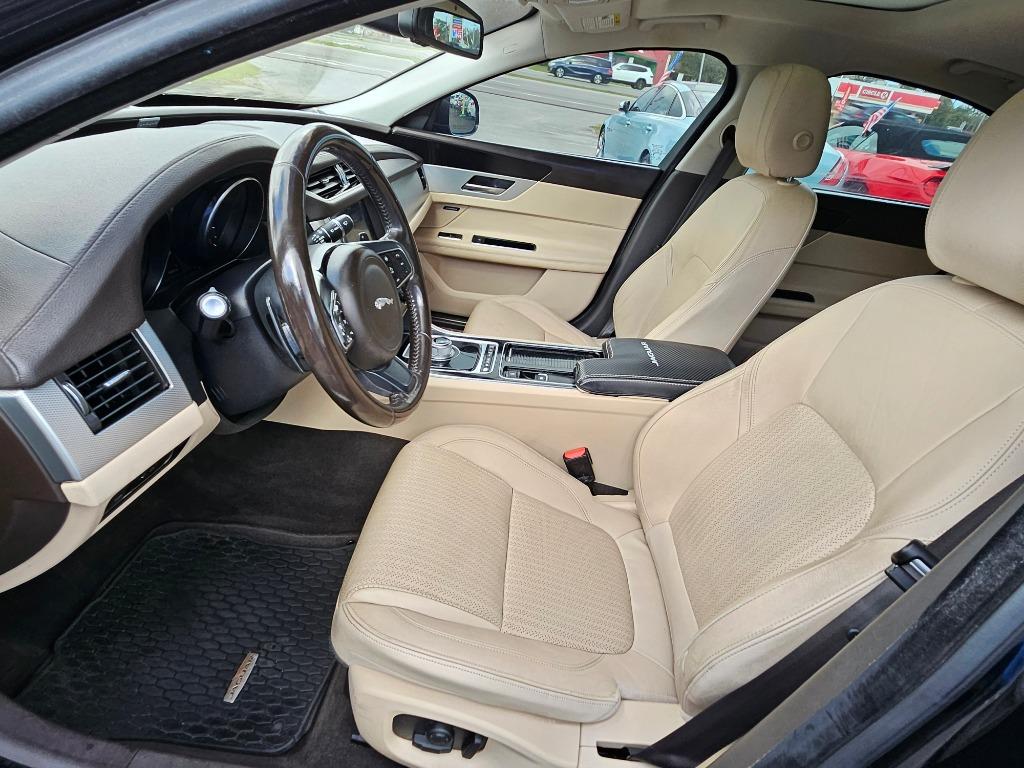 2016 Jaguar XF Prestige photo