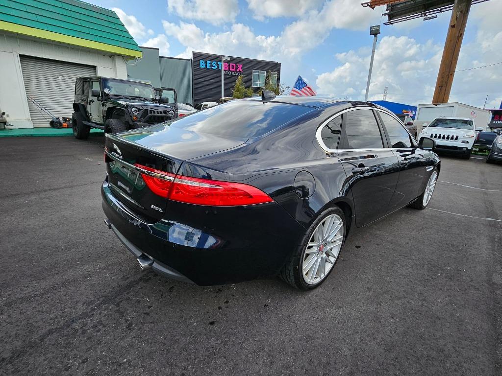 2016 Jaguar XF Prestige photo