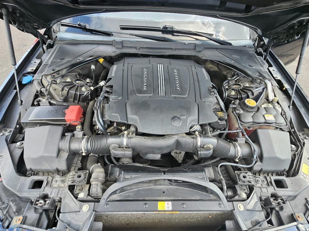 2016 Jaguar XF Prestige photo