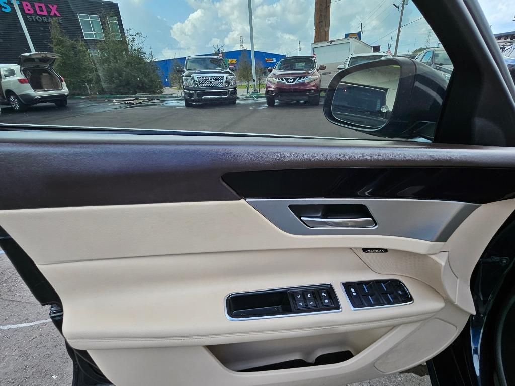 2016 Jaguar XF Prestige photo