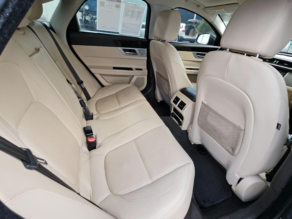 2016 Jaguar XF Prestige photo