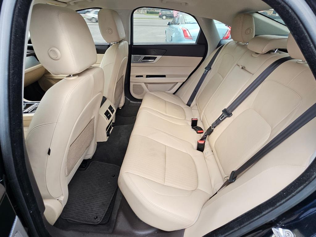 2016 Jaguar XF Prestige photo