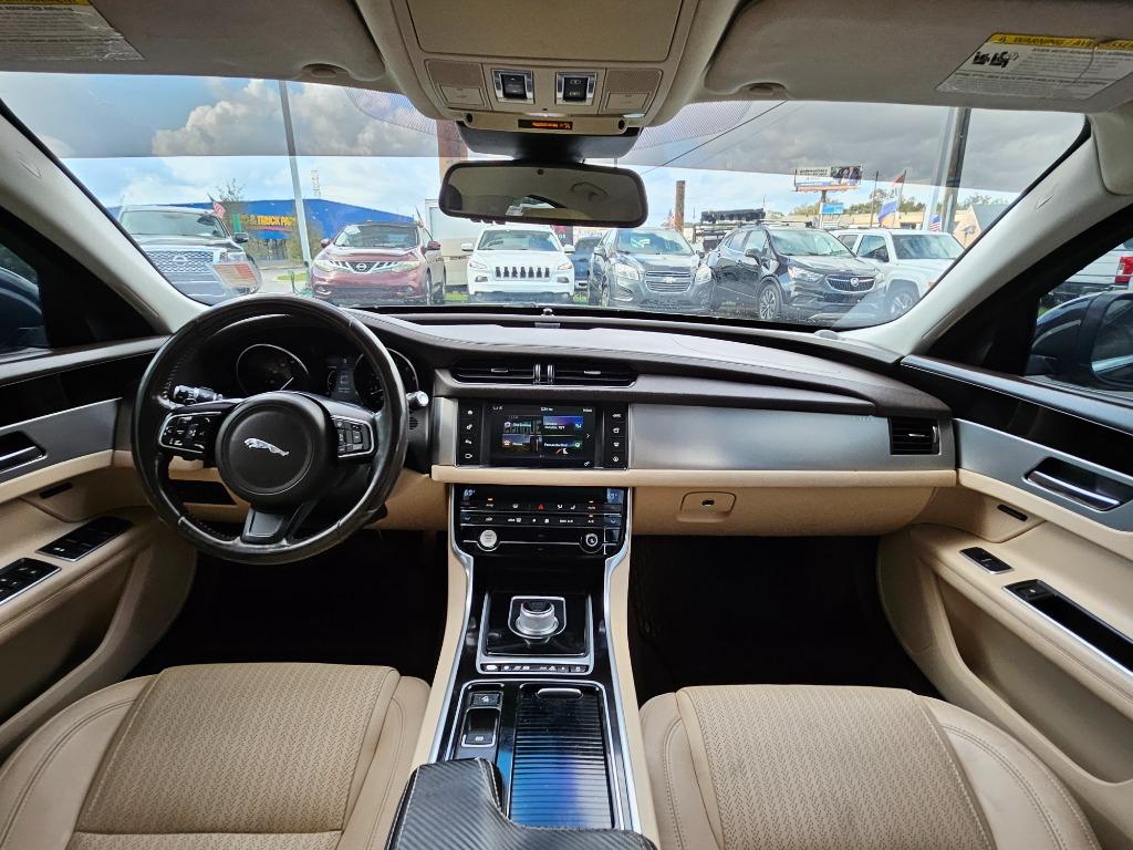 2016 Jaguar XF Prestige photo