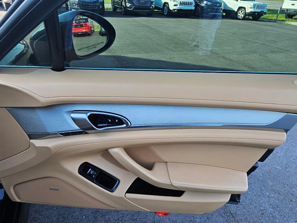 2013 Porsche Panamera 4S photo