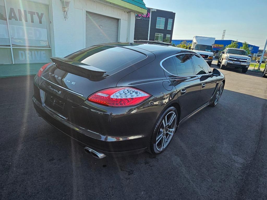 2013 Porsche Panamera 4S photo