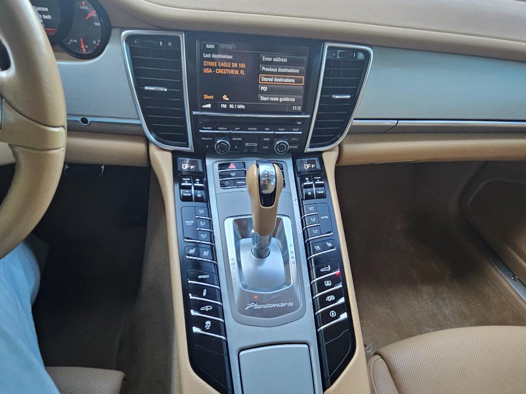 2013 Porsche Panamera 4S photo