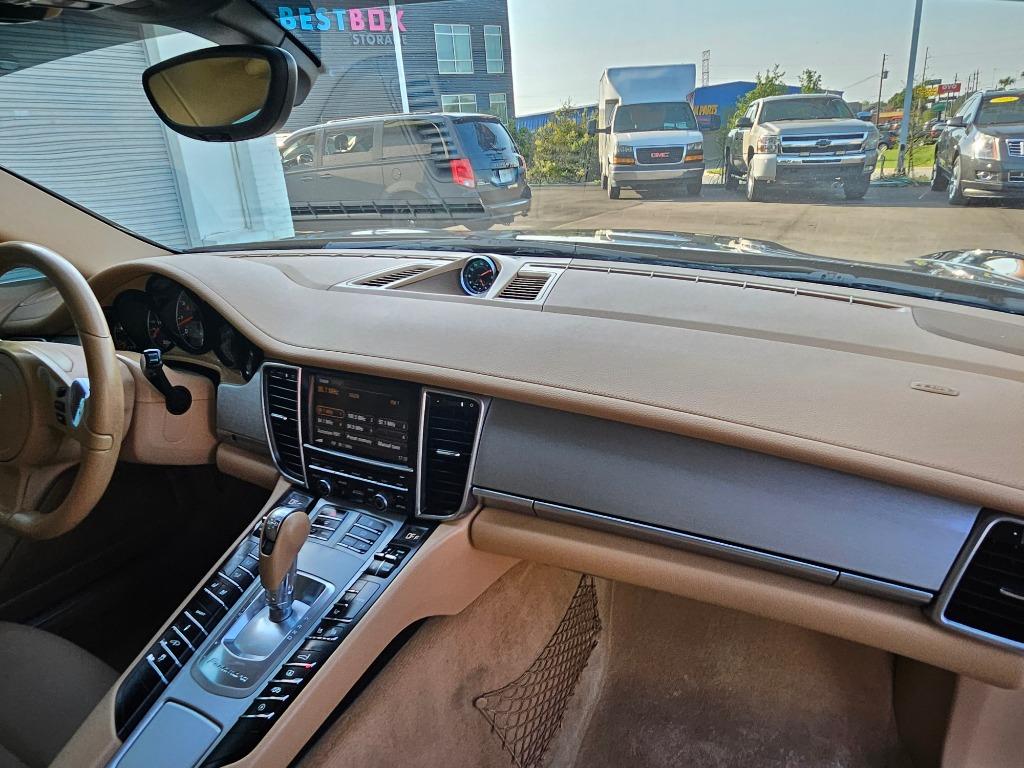 2013 Porsche Panamera 4S photo